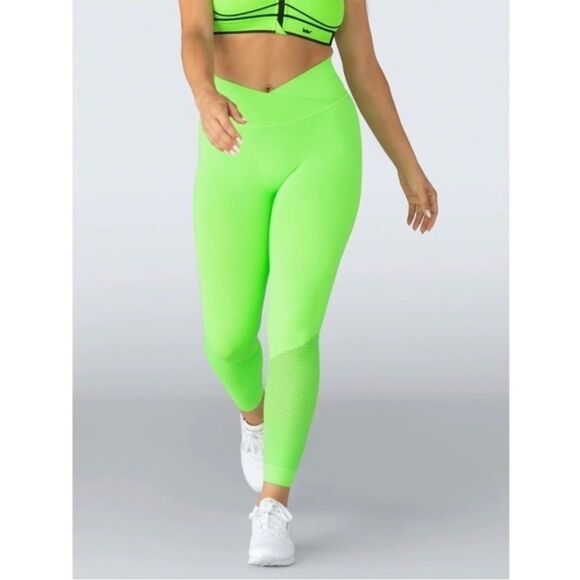 SHEFIT SEAMLESS LEGGINGS SIZE MEDIUM - Picture 5 of 10